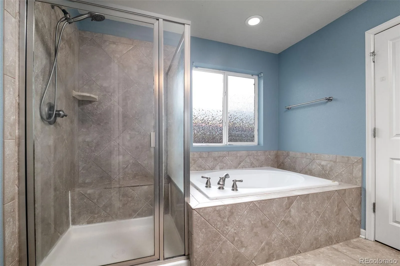 7679 Blue Water Drive Castle Rock CO 80108 | MLS #REC2509523 08142026194141 1600 24