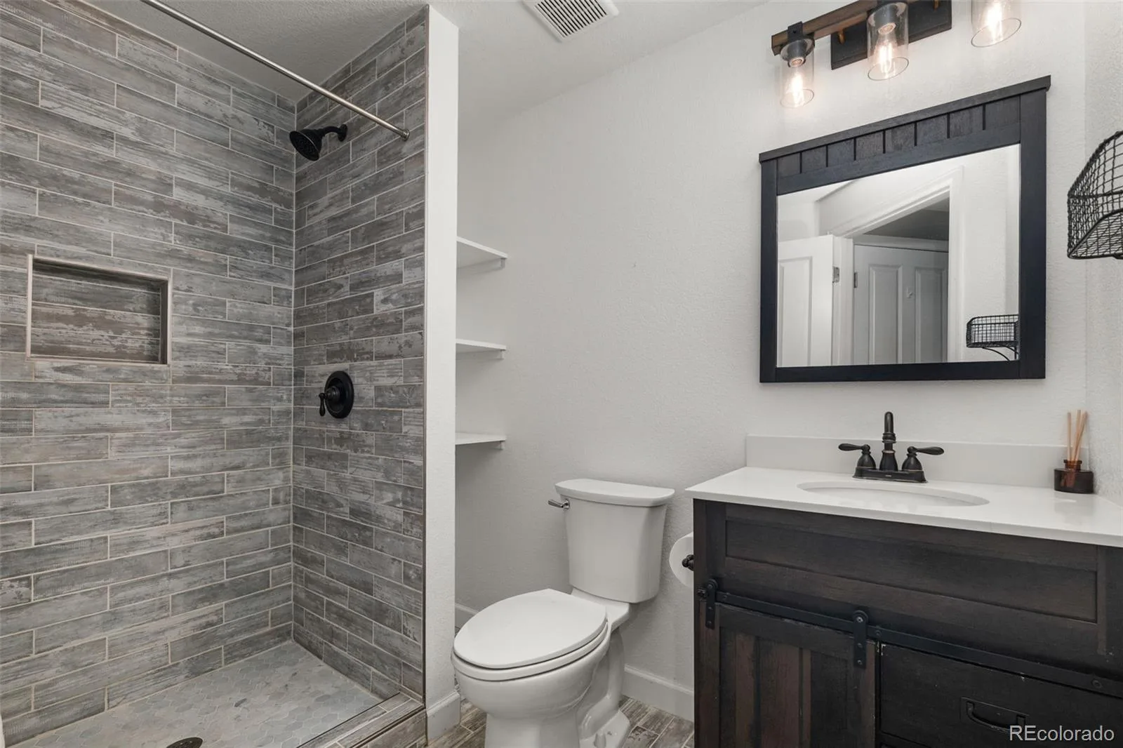 7679 Blue Water Drive Castle Rock CO 80108 | MLS #REC2509523 08142026194141 1600 41