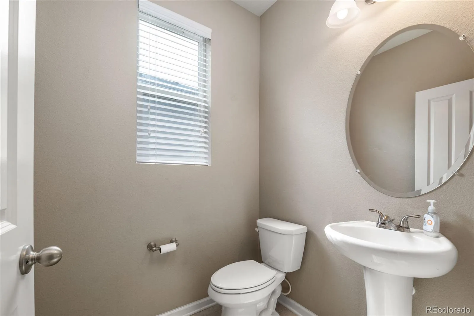 7679 Blue Water Drive Castle Rock CO 80108 | MLS #REC2509523 08142026194141 1600 45