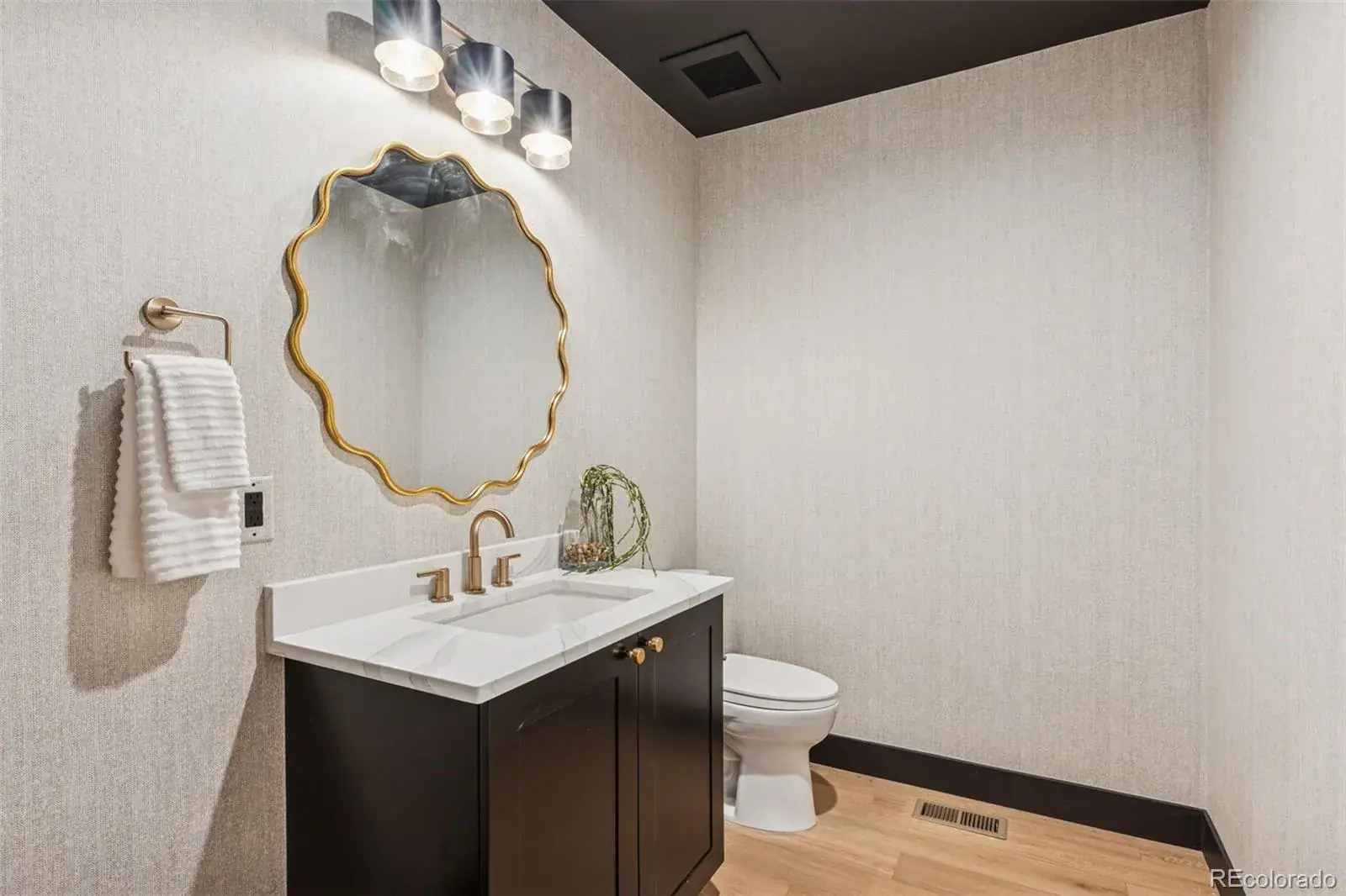 12282025003309 1600 17