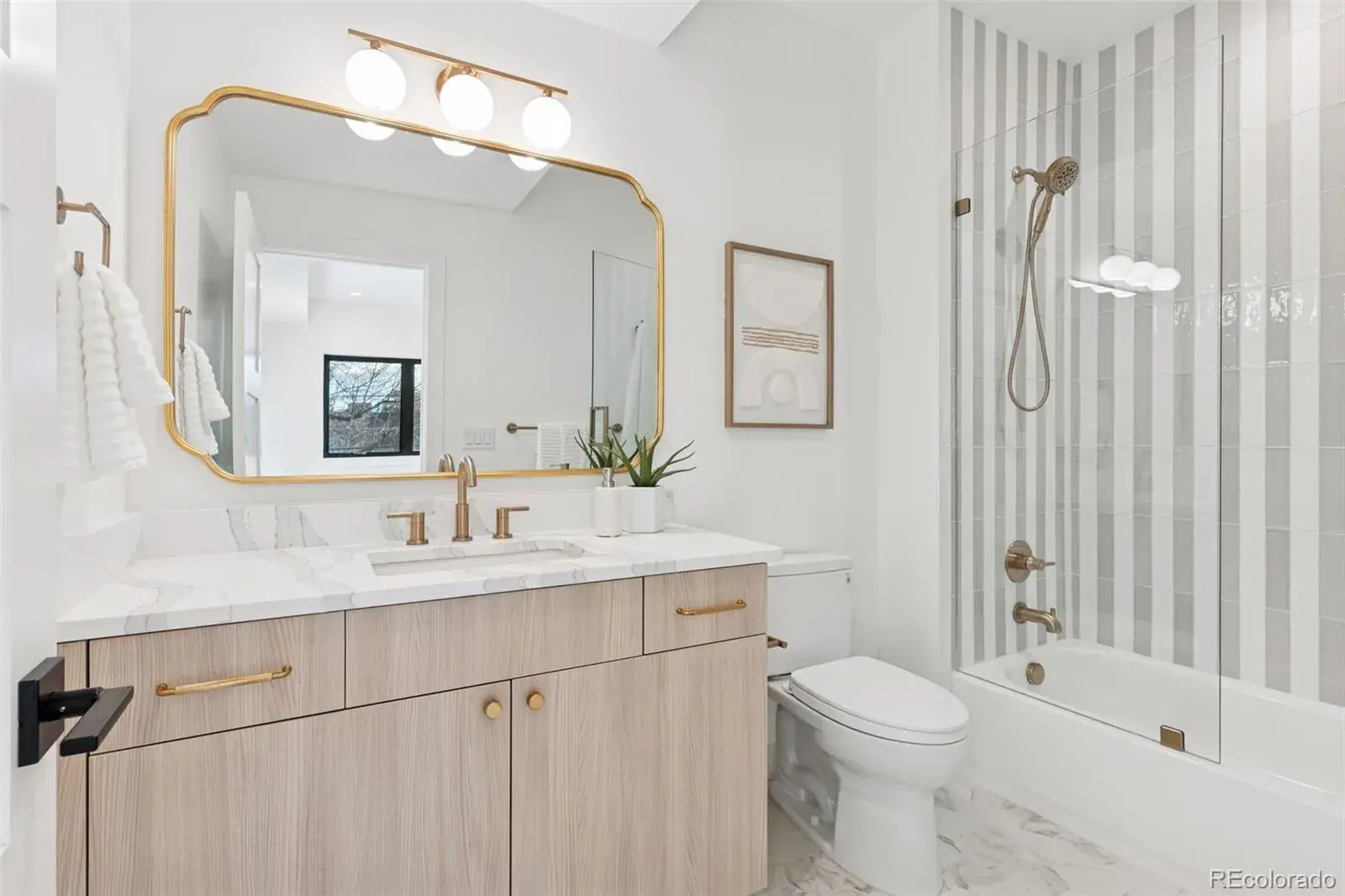 12282025003309 1600 35