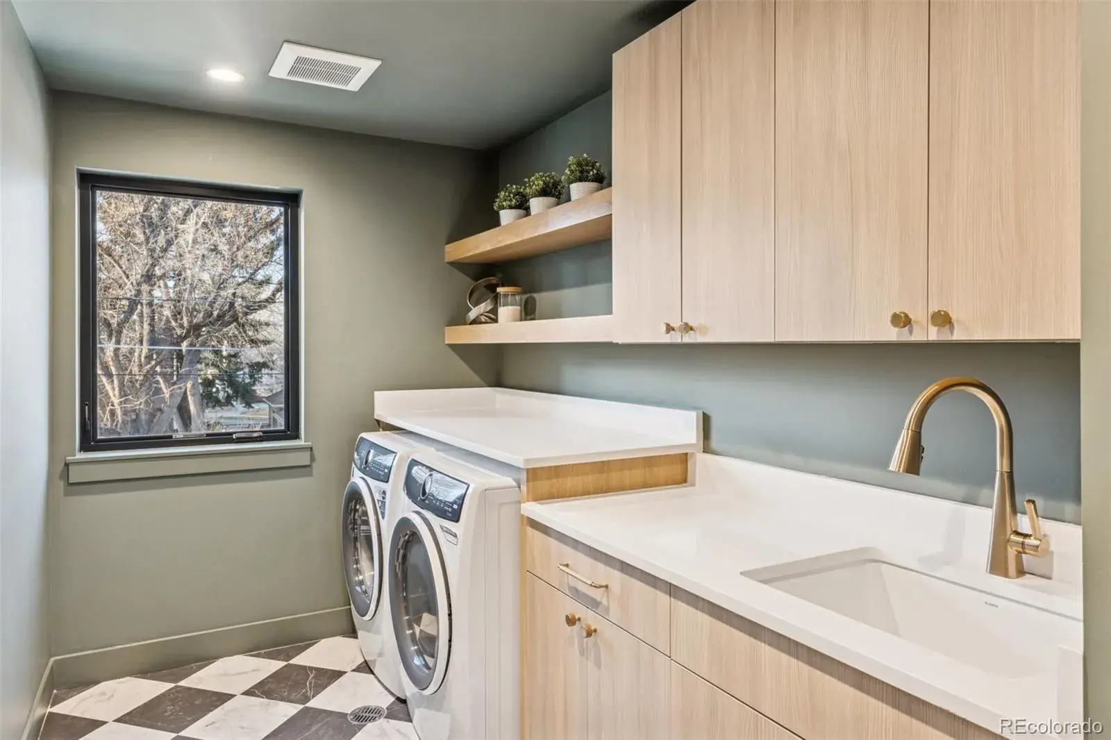 12282025003309 1600 36