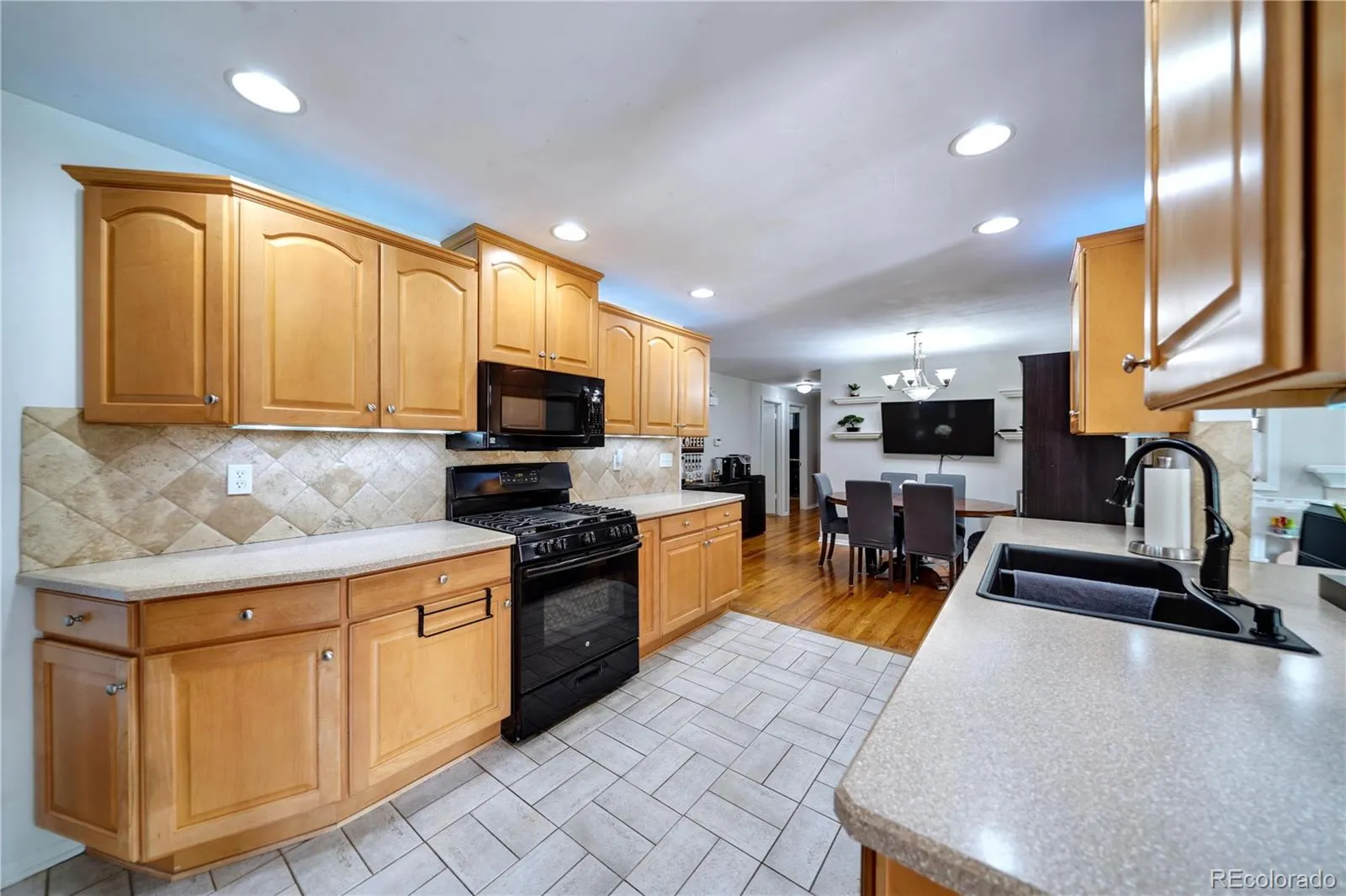 6616 S Lincoln Street Centennial CO 80121 MLS #REC2515476 04152026235316 1600 3