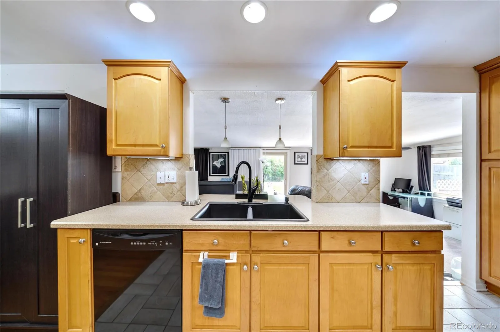 6616 S Lincoln Street Centennial CO 80121 MLS #REC2515476 04152026235316 1600 4