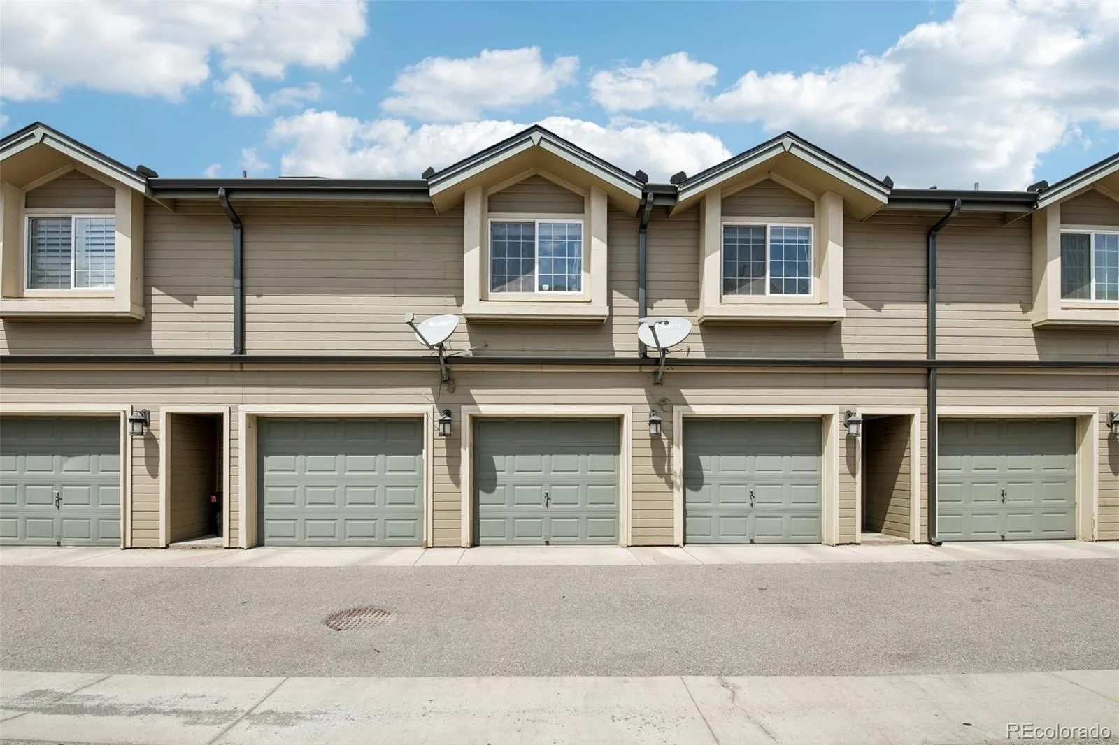 2842 W Centennial Drive #I Littleton CO 80123 | MLS #REC2516278 08142026005335 1600 20