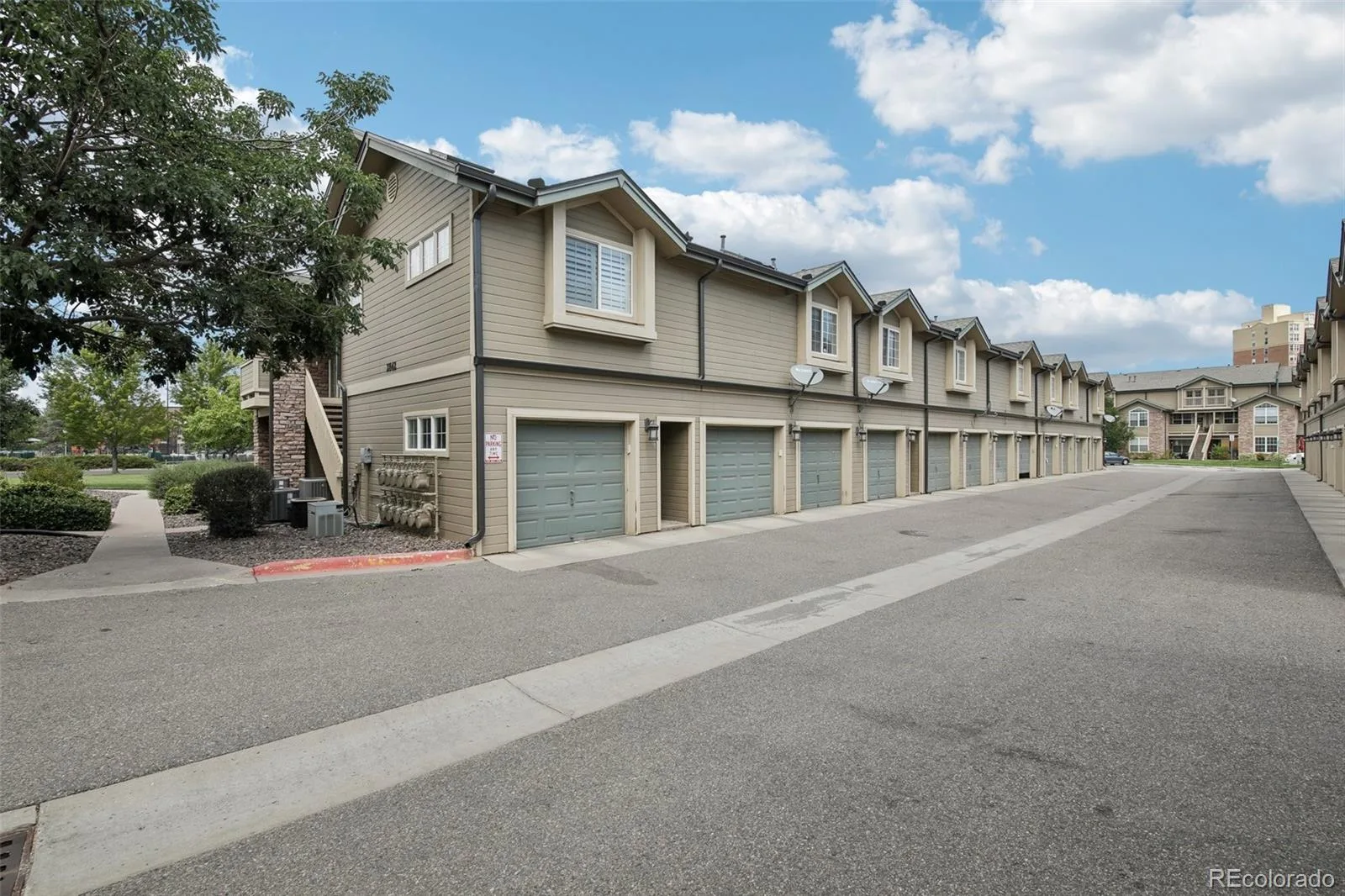 2842 W Centennial Drive #I Littleton CO 80123 | MLS #REC2516278 08142026005335 1600 22