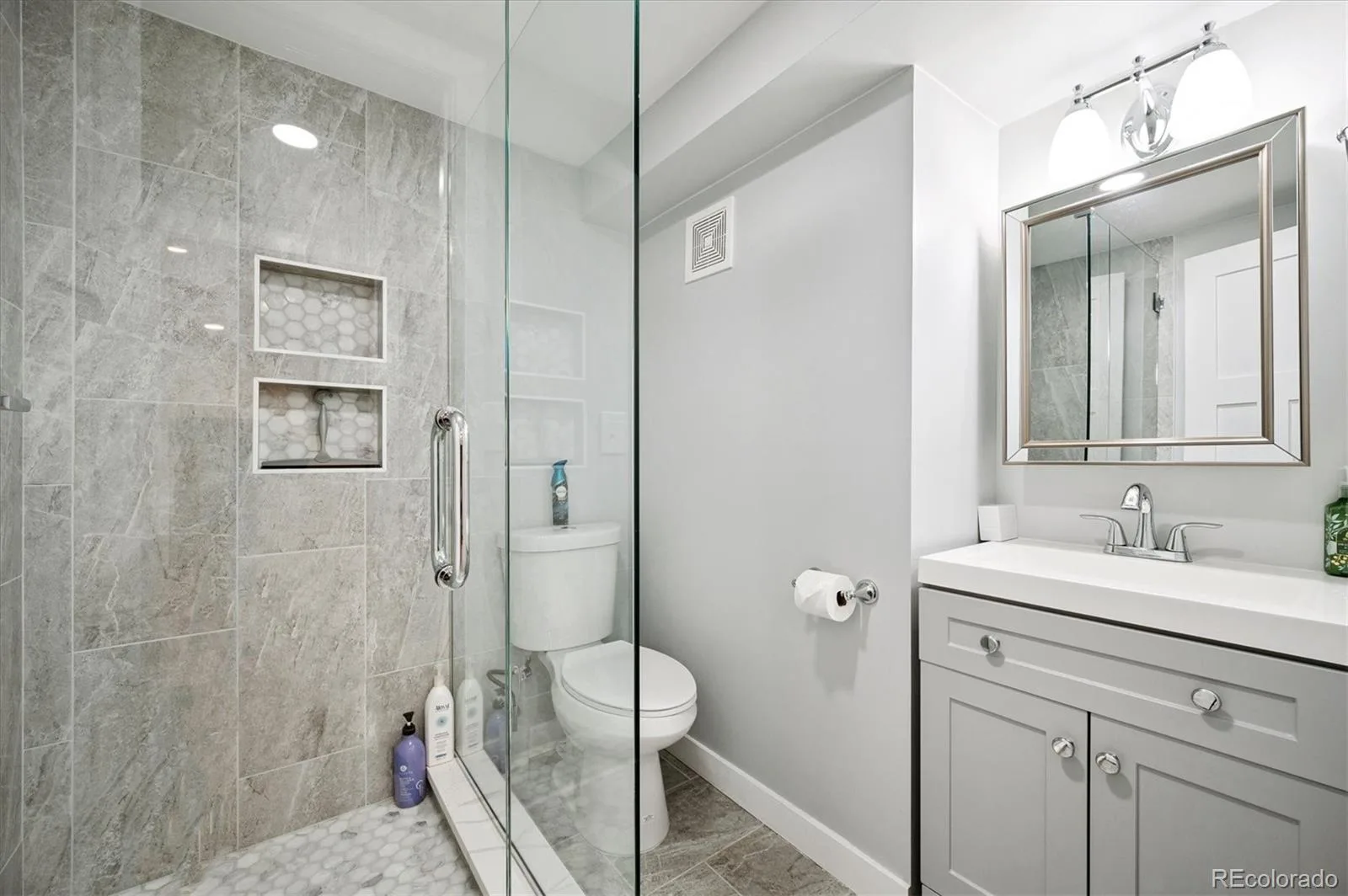 8690 W Jefferson Avenue Lakewood CO 80235 | MLS #REC2519682 08122026152639 1600 26