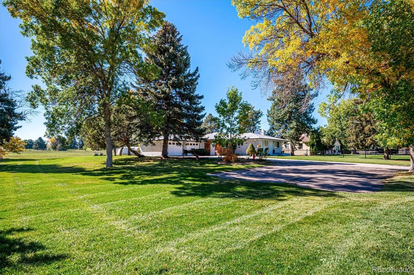 8690 W Jefferson Avenue Lakewood CO 80235 | MLS #REC2519682 08122026152639 1600 33