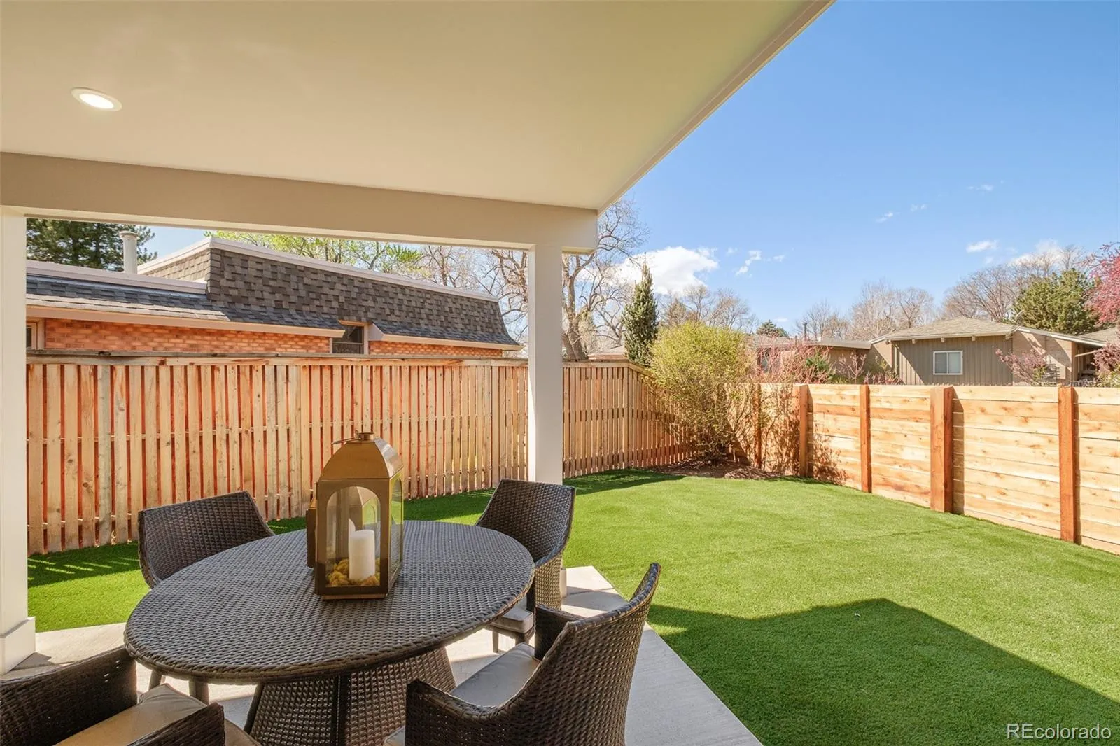 04032026220244 1600 16