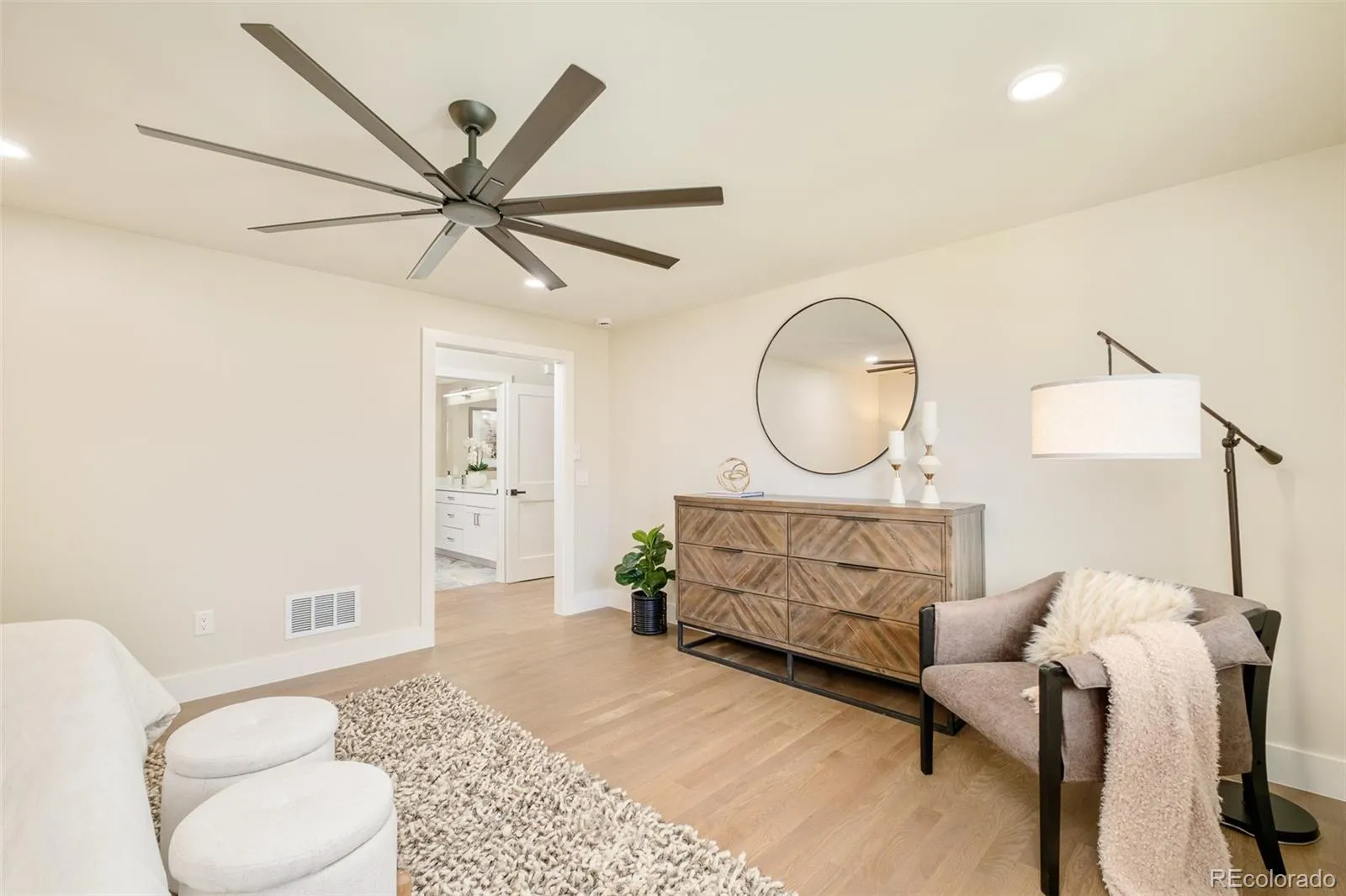 04032026220244 1600 25