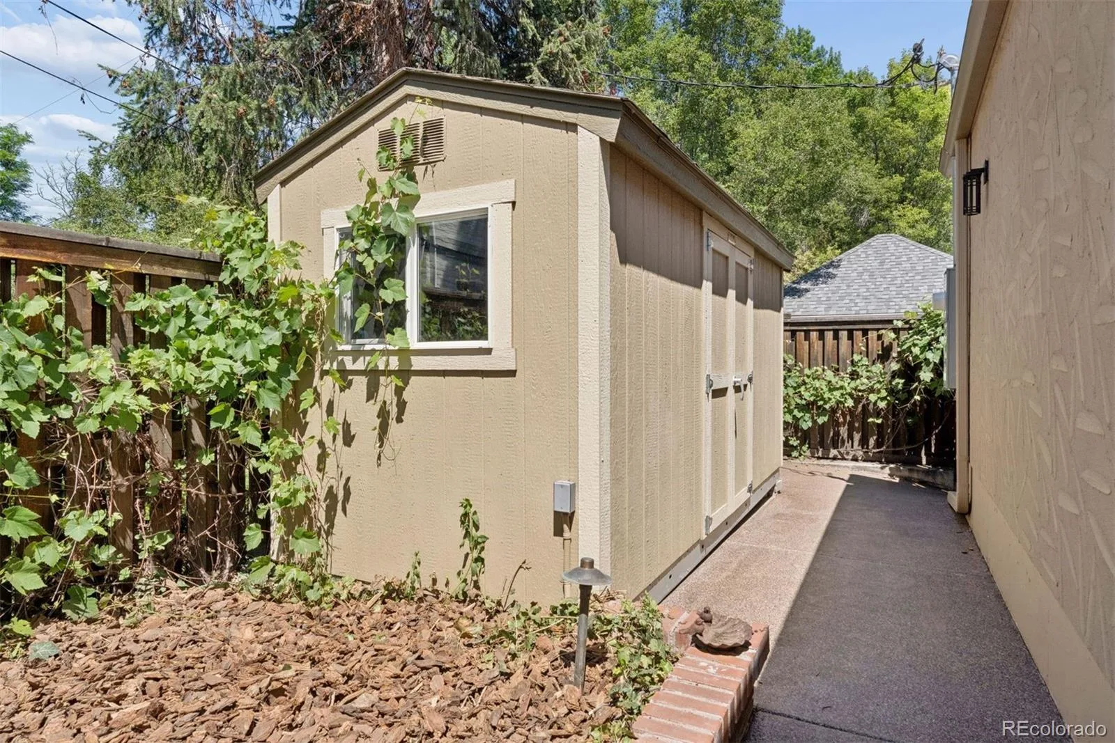 4301 E 6th Avenue Parkway Denver CO 80220 | MLS #REC2528783 08052026174400 1600 45