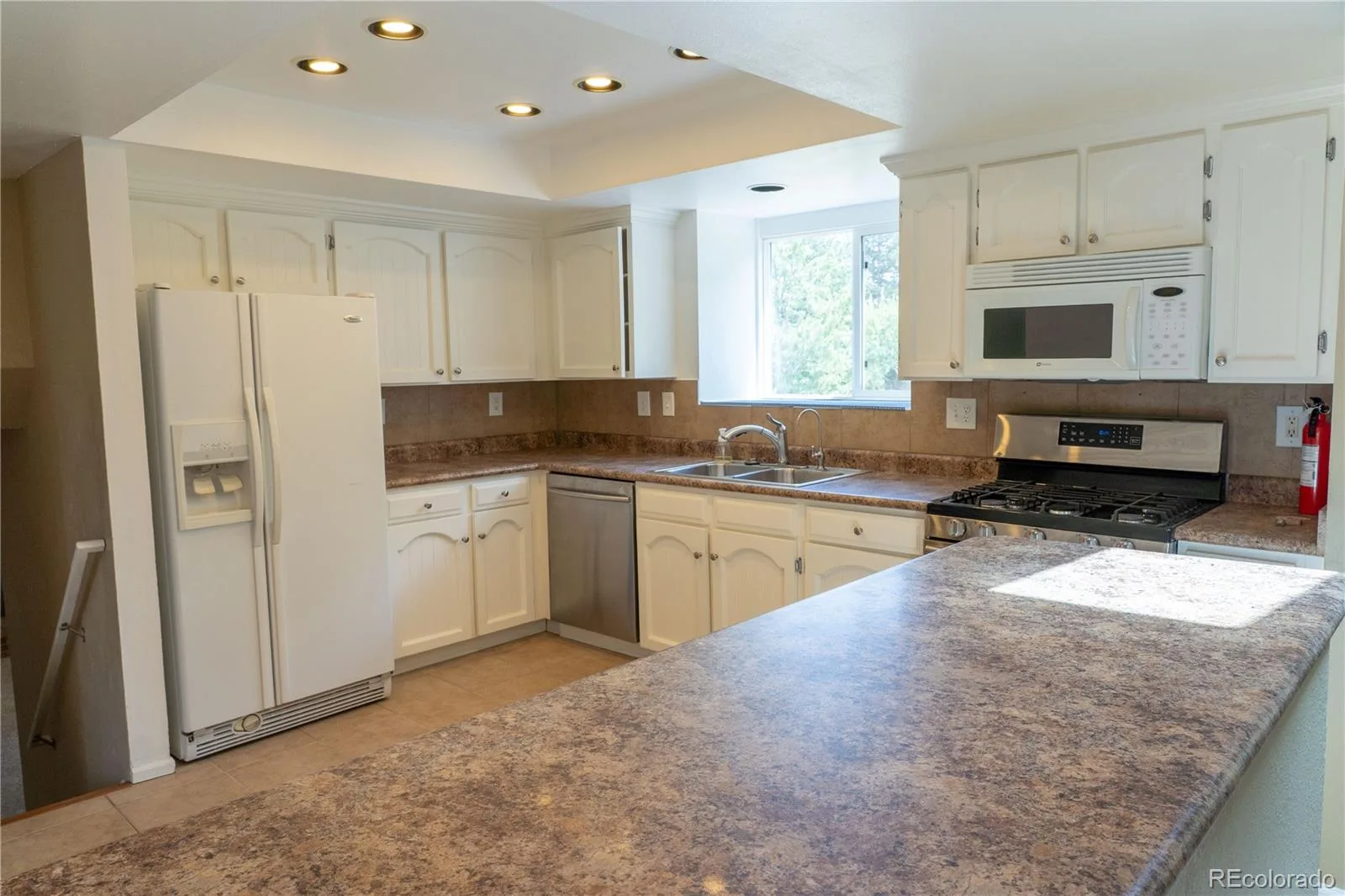 10650 W Berry Drive Littleton CO 80127 | MLS #REC2529222 07282026042459 1600 8