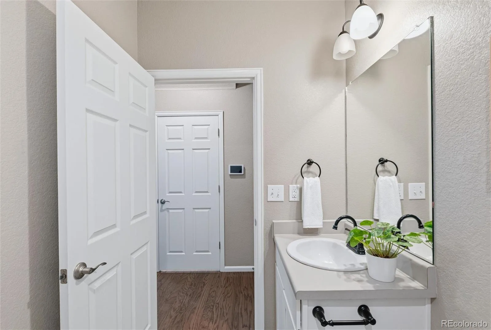 4482 S Ukraine Court Aurora CO 80015 MLS #REC2530299 06132026213926 1600 15