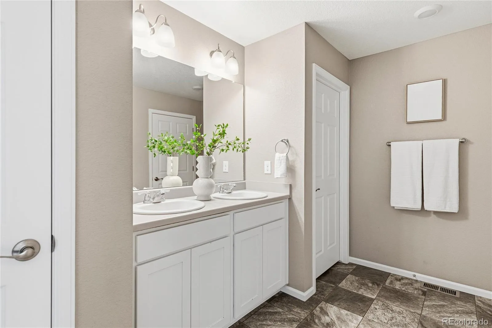 4482 S Ukraine Court Aurora CO 80015 MLS #REC2530299 06132026213926 1600 23