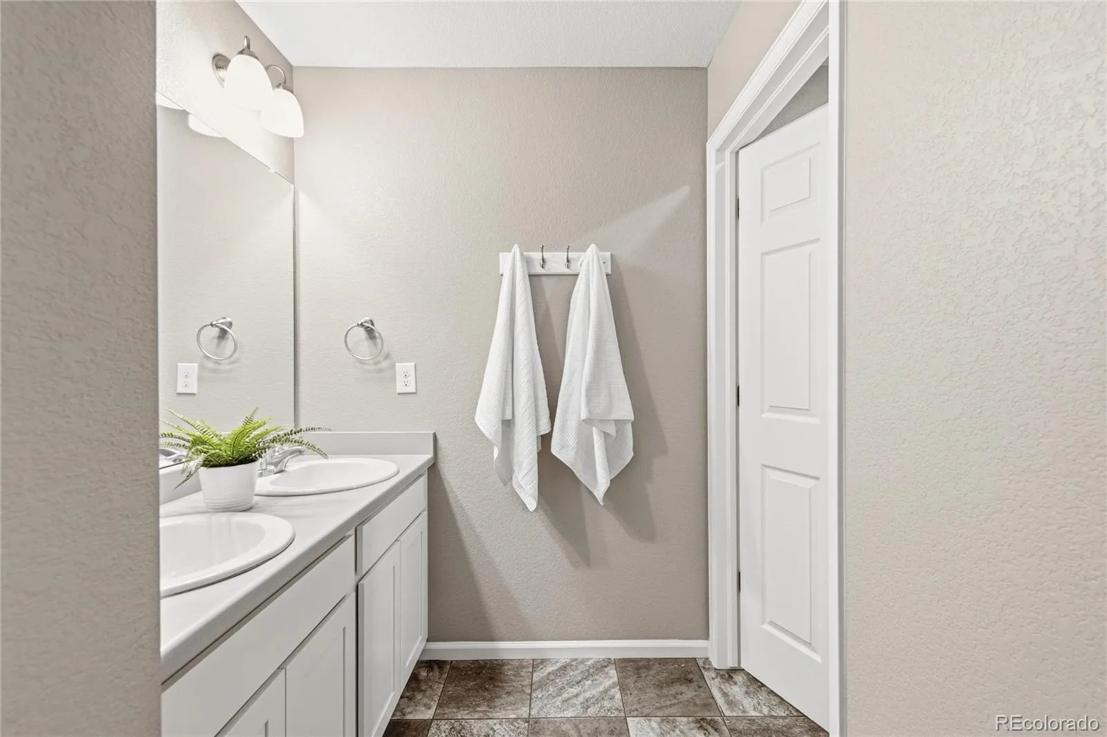 4482 S Ukraine Court Aurora CO 80015 MLS #REC2530299 06132026213926 1600 27