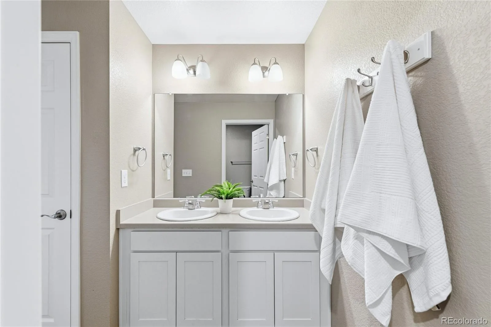 4482 S Ukraine Court Aurora CO 80015 MLS #REC2530299 06132026213926 1600 28