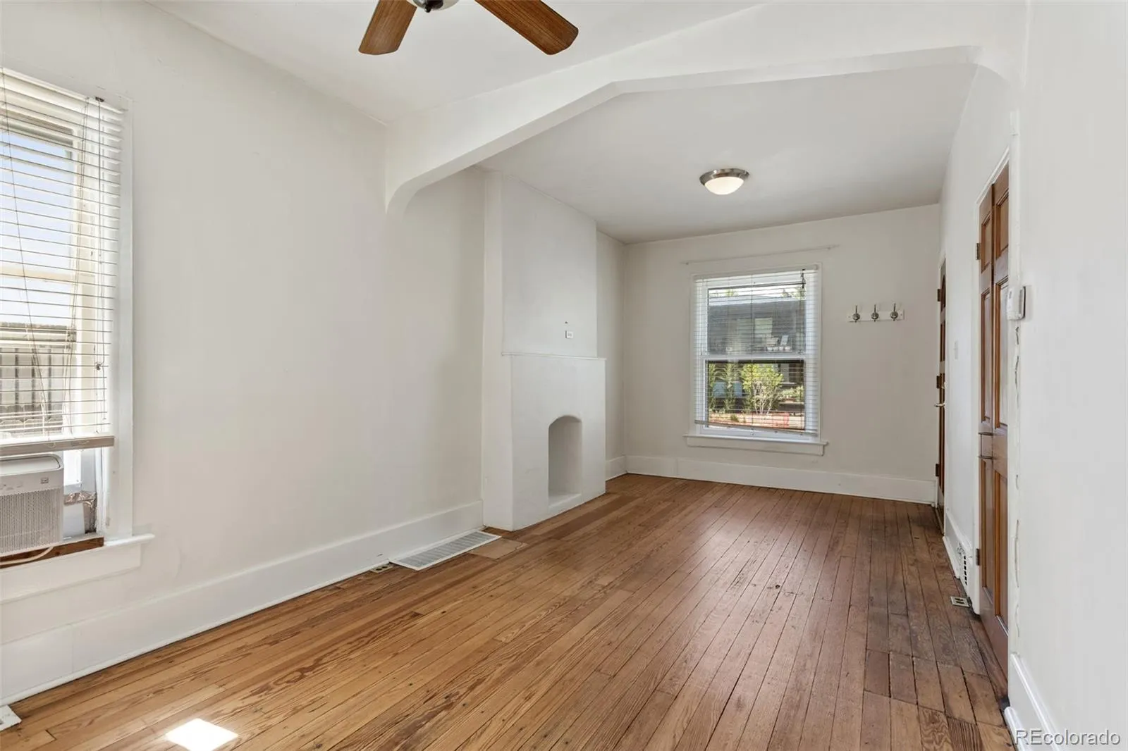 914 E Iowa Avenue Denver CO 80210 MLS #REC2531554 04242026185607 1600 11