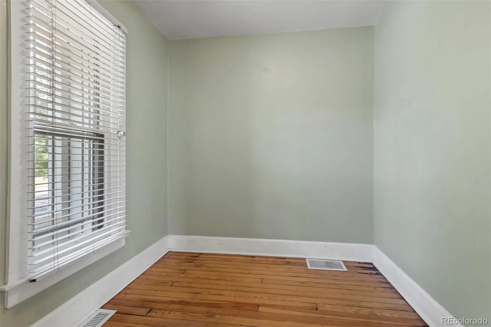 914 E Iowa Avenue Denver CO 80210 MLS #REC2531554 04242026185607 1600 17