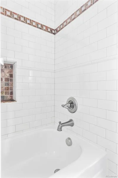 04102026235514 800 16