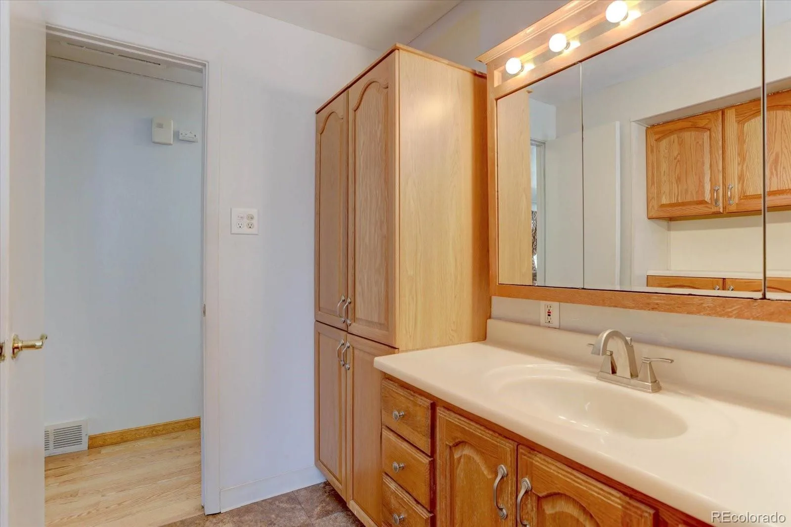 1805 S Ammons Street Denver CO 80232 | MLS #REC2533962 08112026165241 1600 26