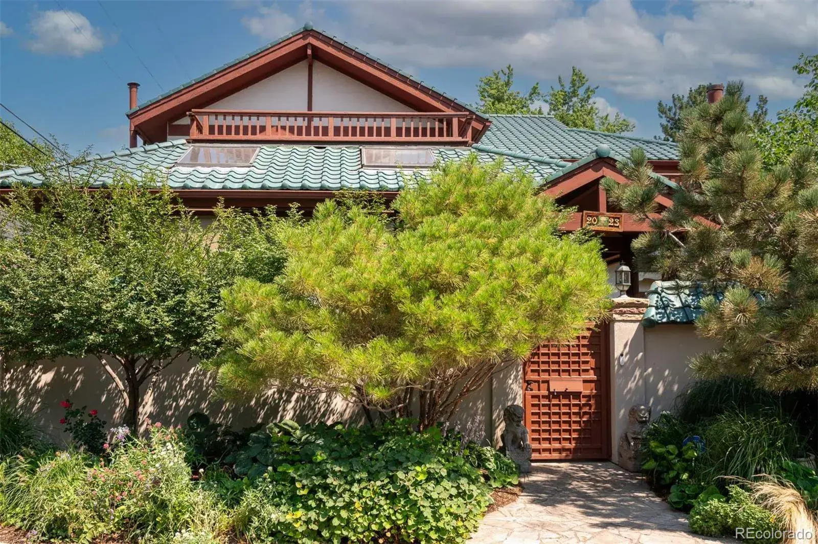 12042025002339 1600 1