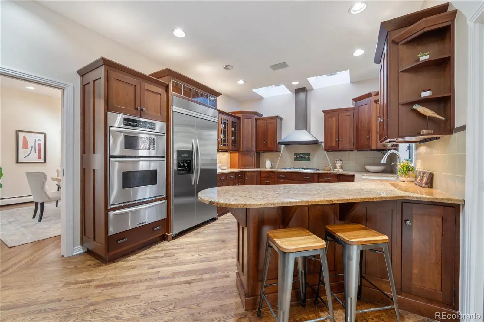 12042025002339 1600 12