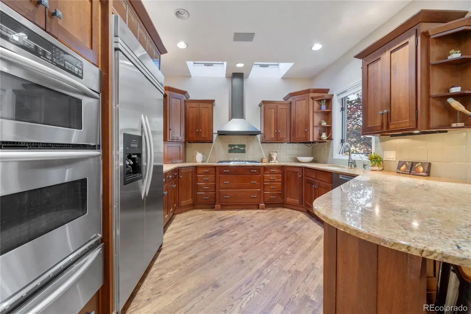 12042025002339 1600 13