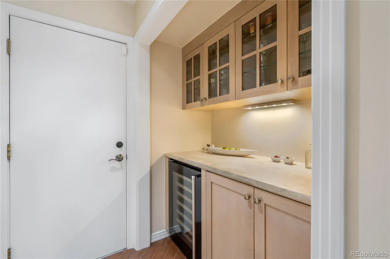 12042025002339 1600 16