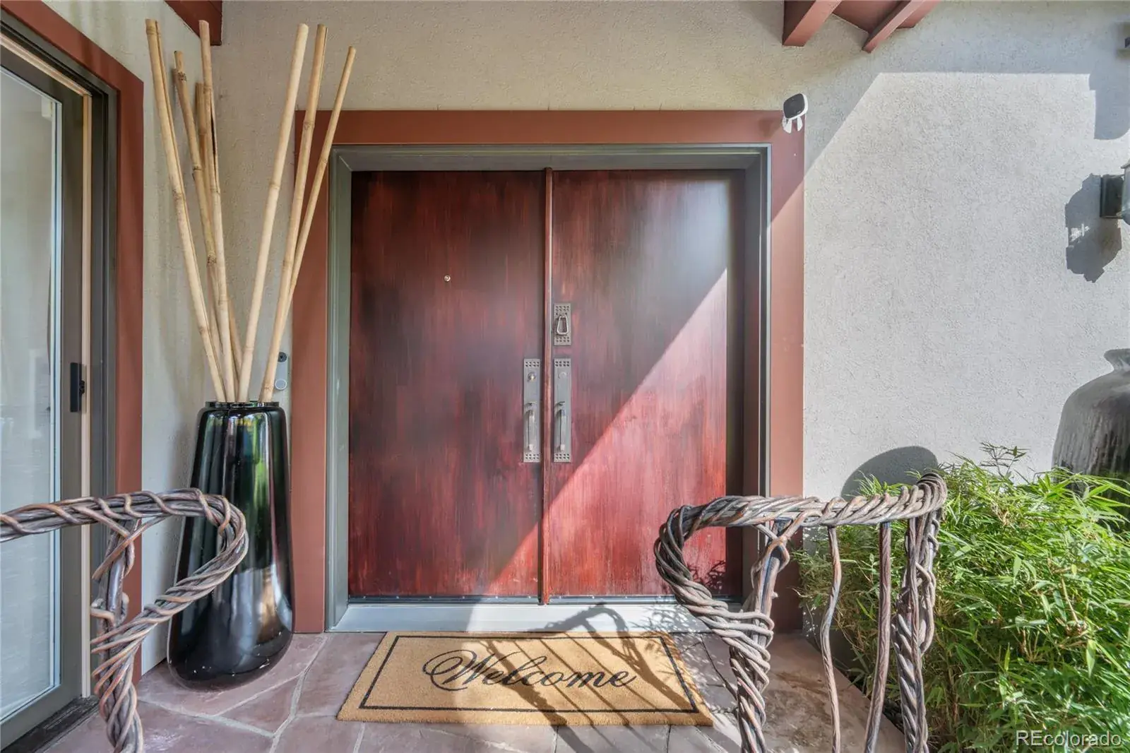 12042025002339 1600 2