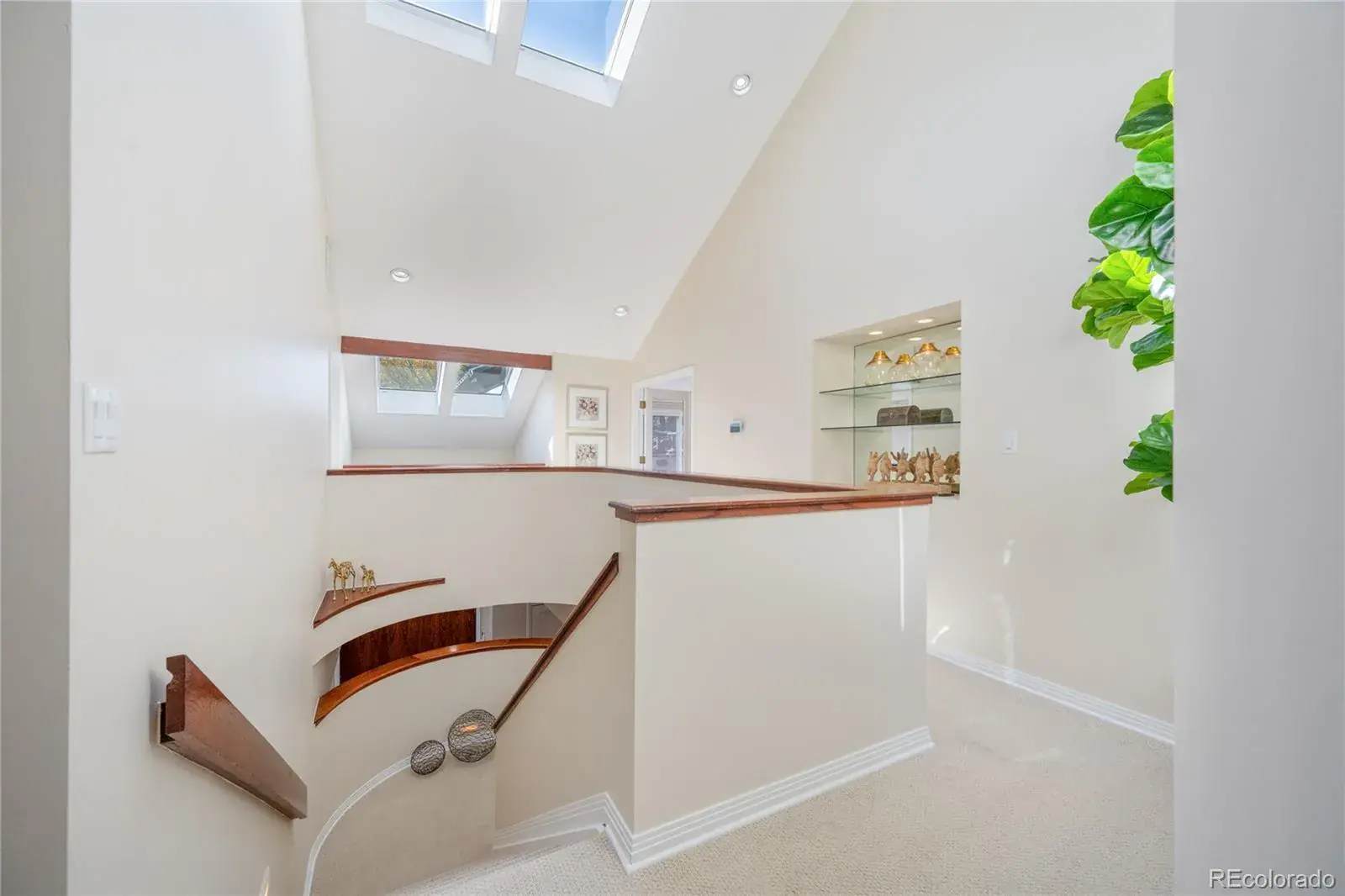 12042025002339 1600 21