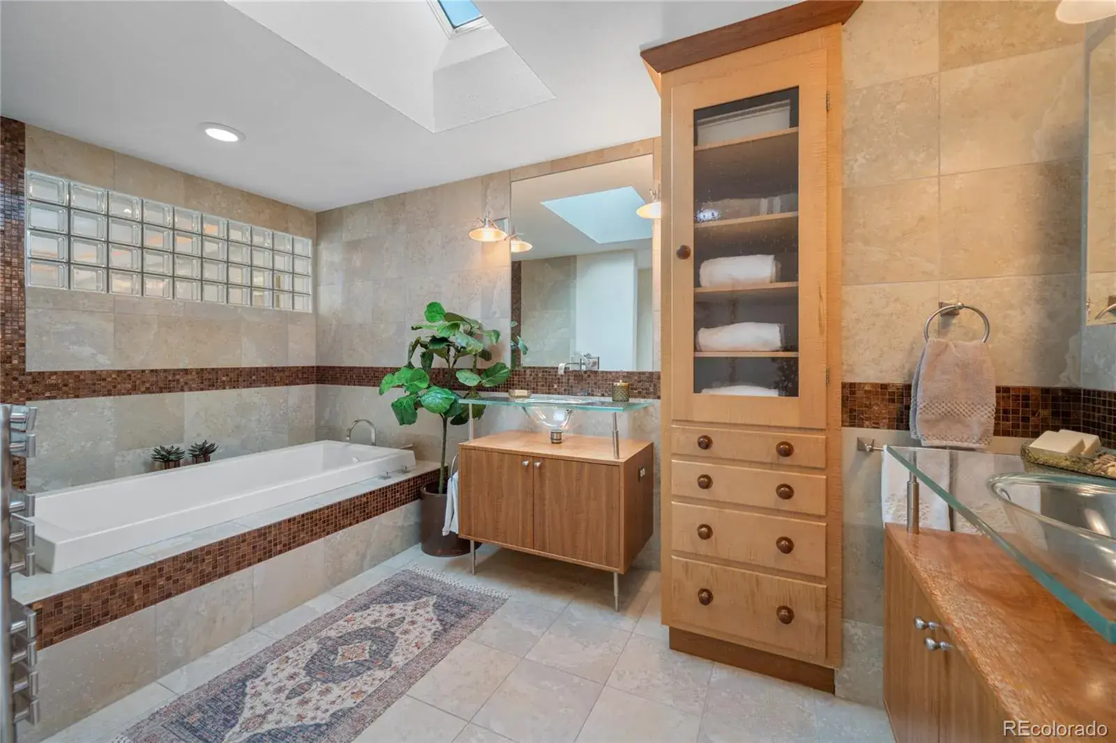 12042025002339 1600 29