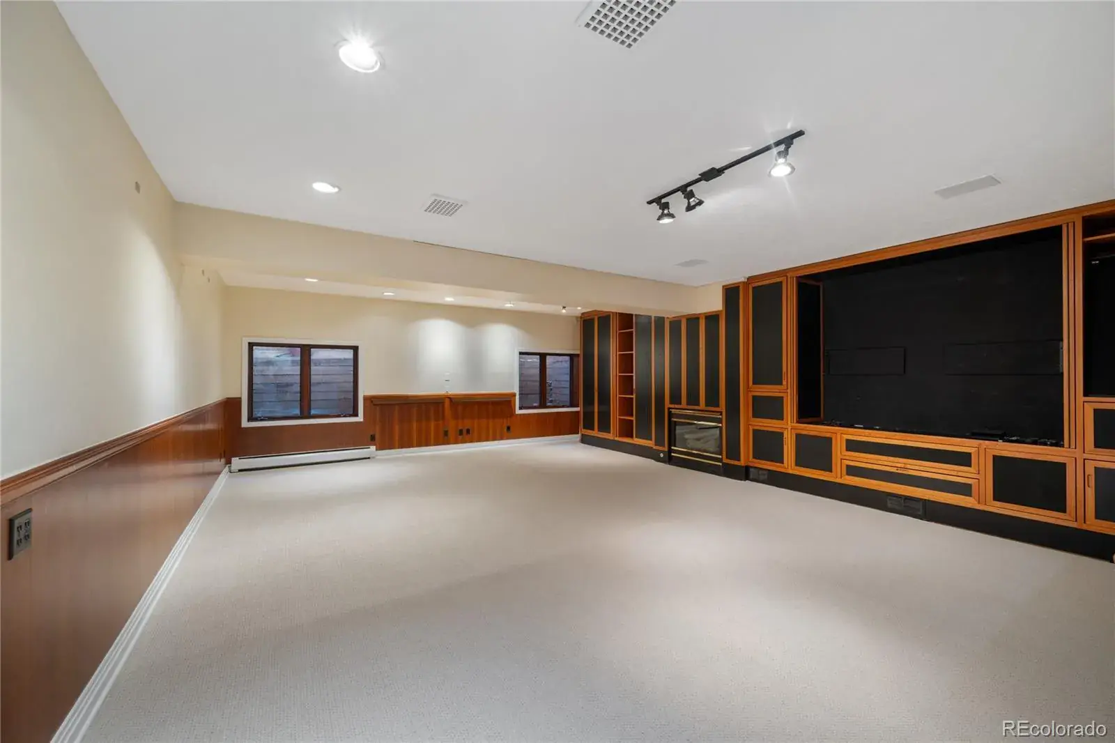 12042025002339 1600 40