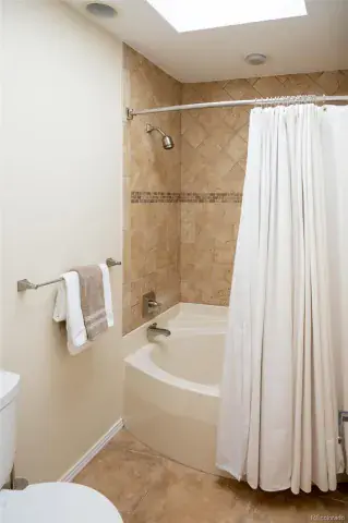 12042025002339 640 37