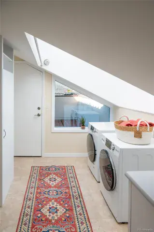 12042025002339 640 38