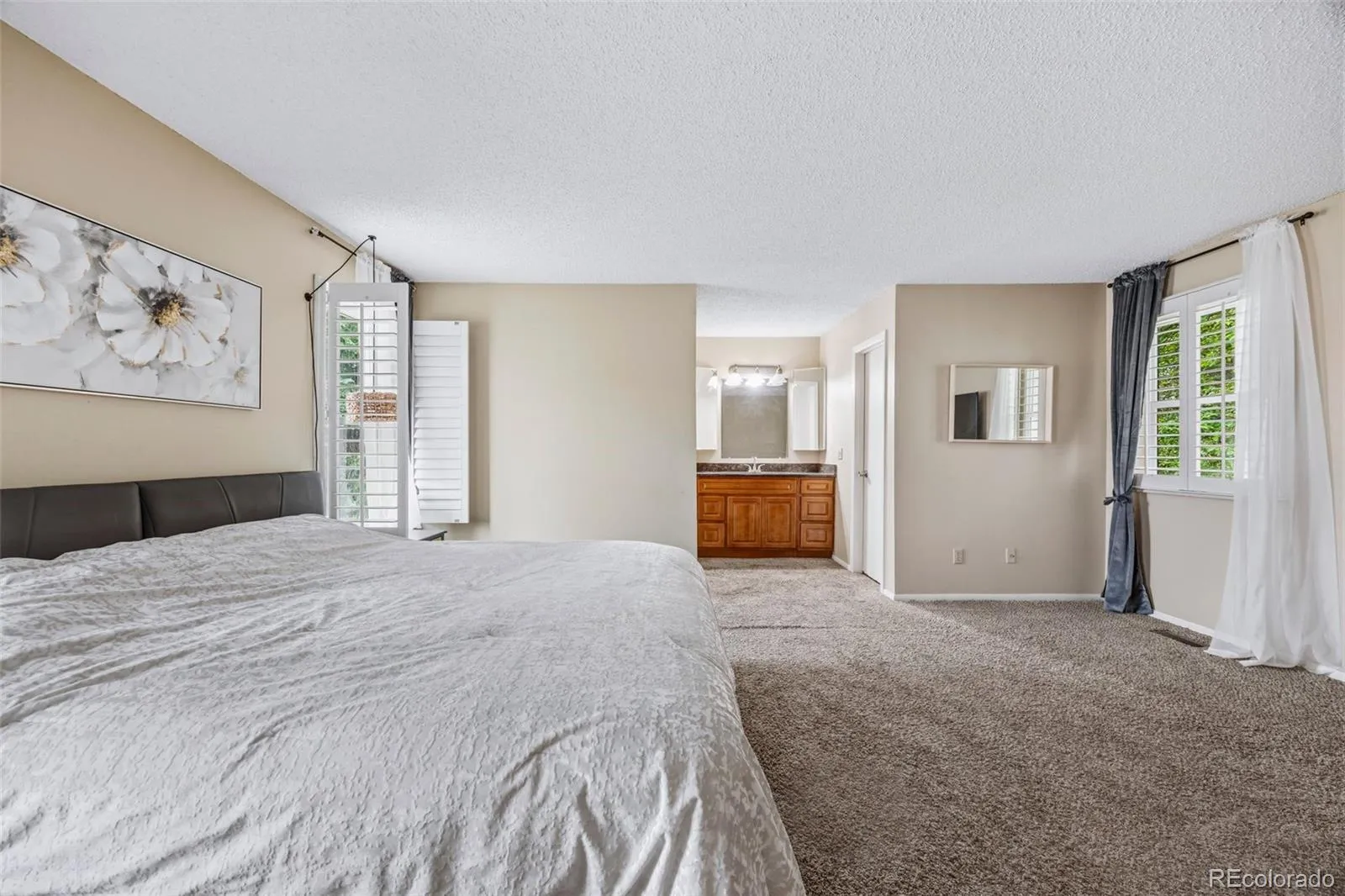 2496 S Vaughn Way #D Aurora CO 80014 MLS #REC2538459 05022026055739 1600 28