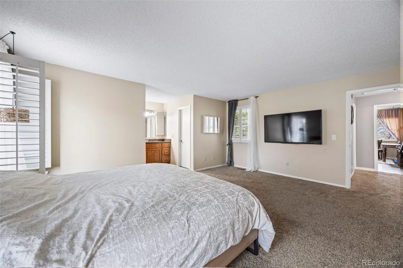 2496 S Vaughn Way #D Aurora CO 80014 MLS #REC2538459 05022026055739 1600 29