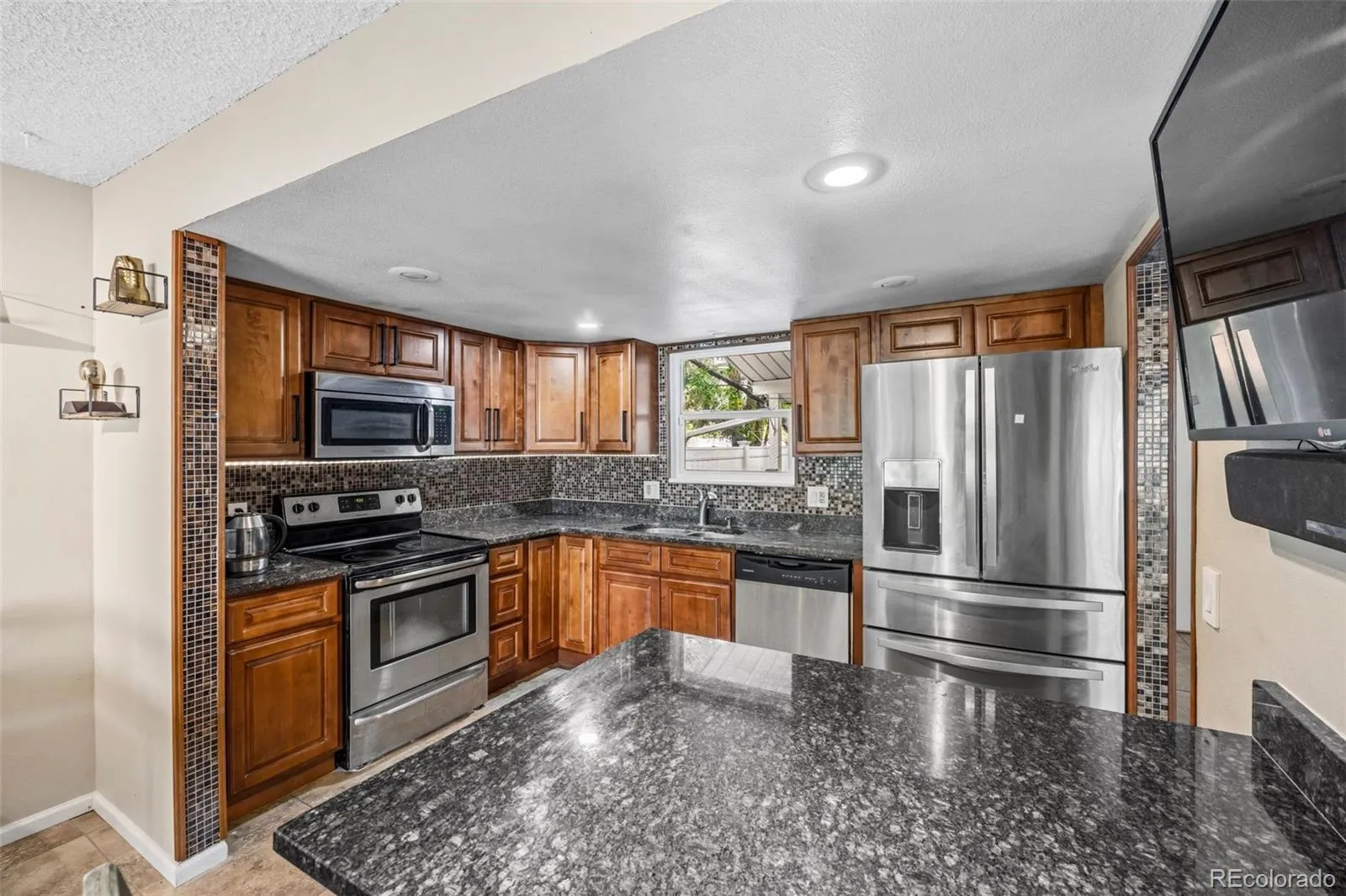 2496 S Vaughn Way #D Aurora CO 80014 MLS #REC2538459 05022026055739 1600 6