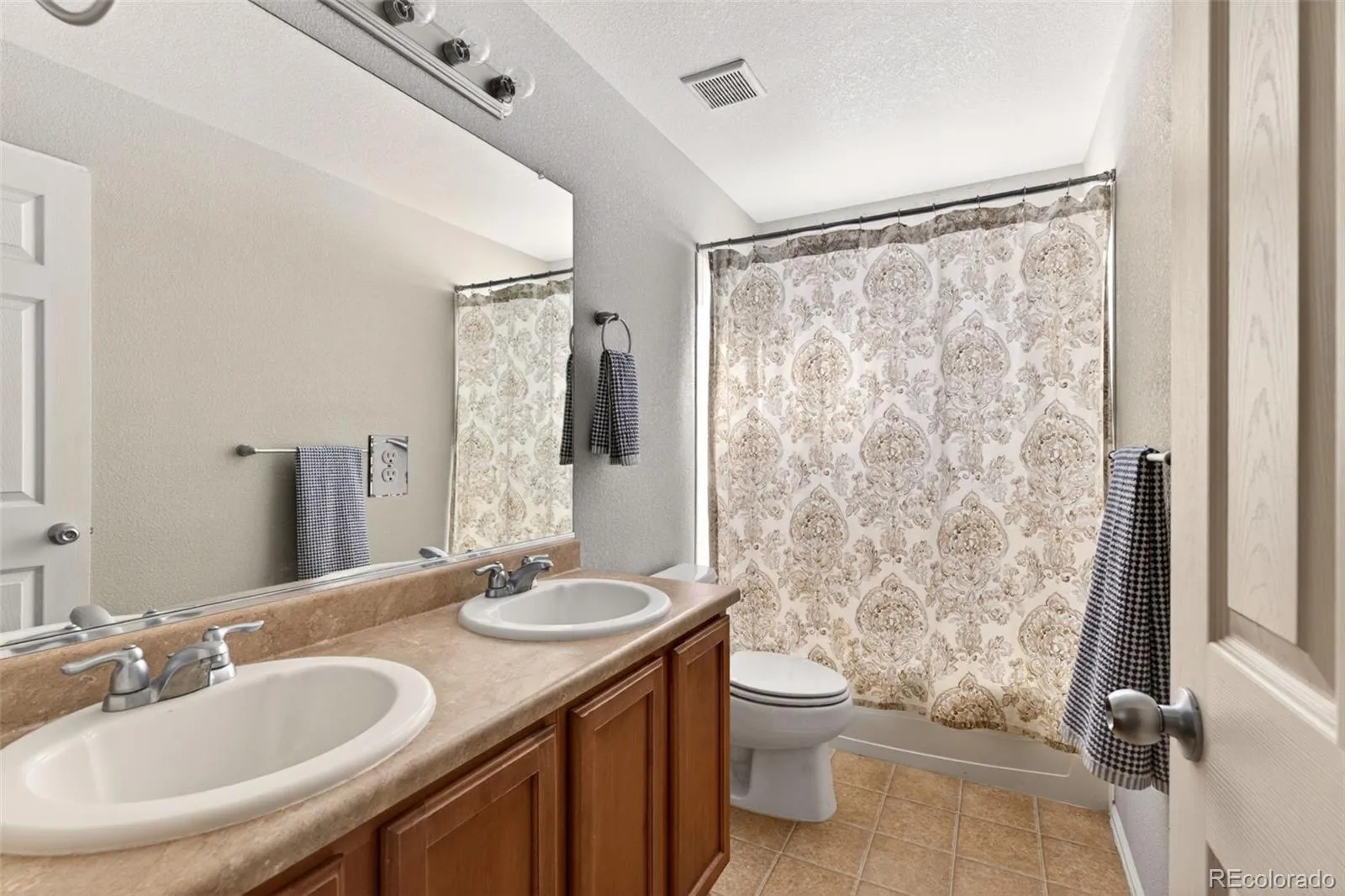 20473 E Girard Drive Aurora CO 80013 MLS #REC2539771 04222026163633 1600 23