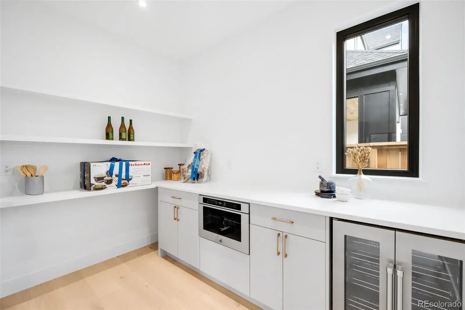 11042025005247 1600 10