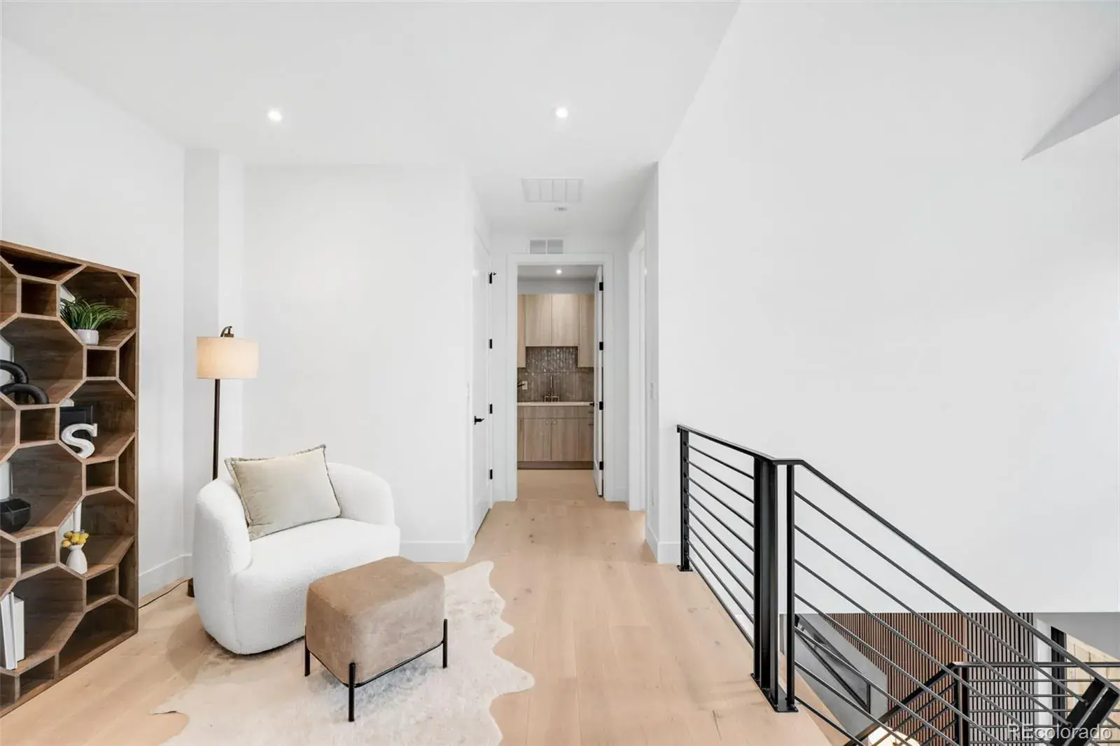 11042025005247 1600 12