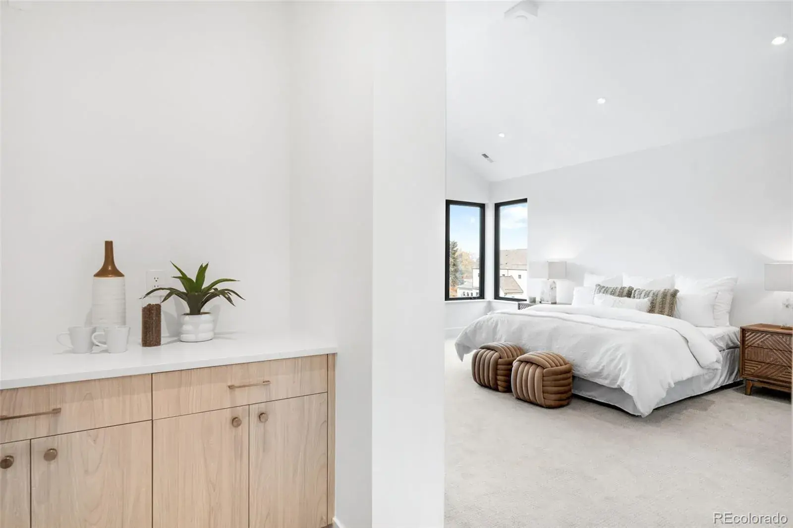 11042025005247 1600 16