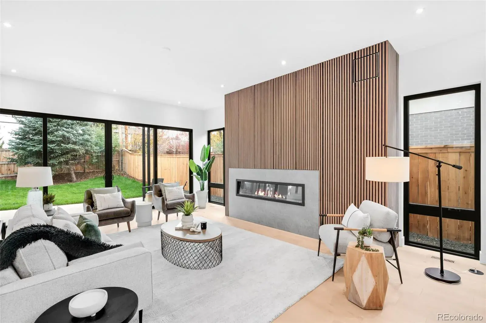 11042025005247 1600 2