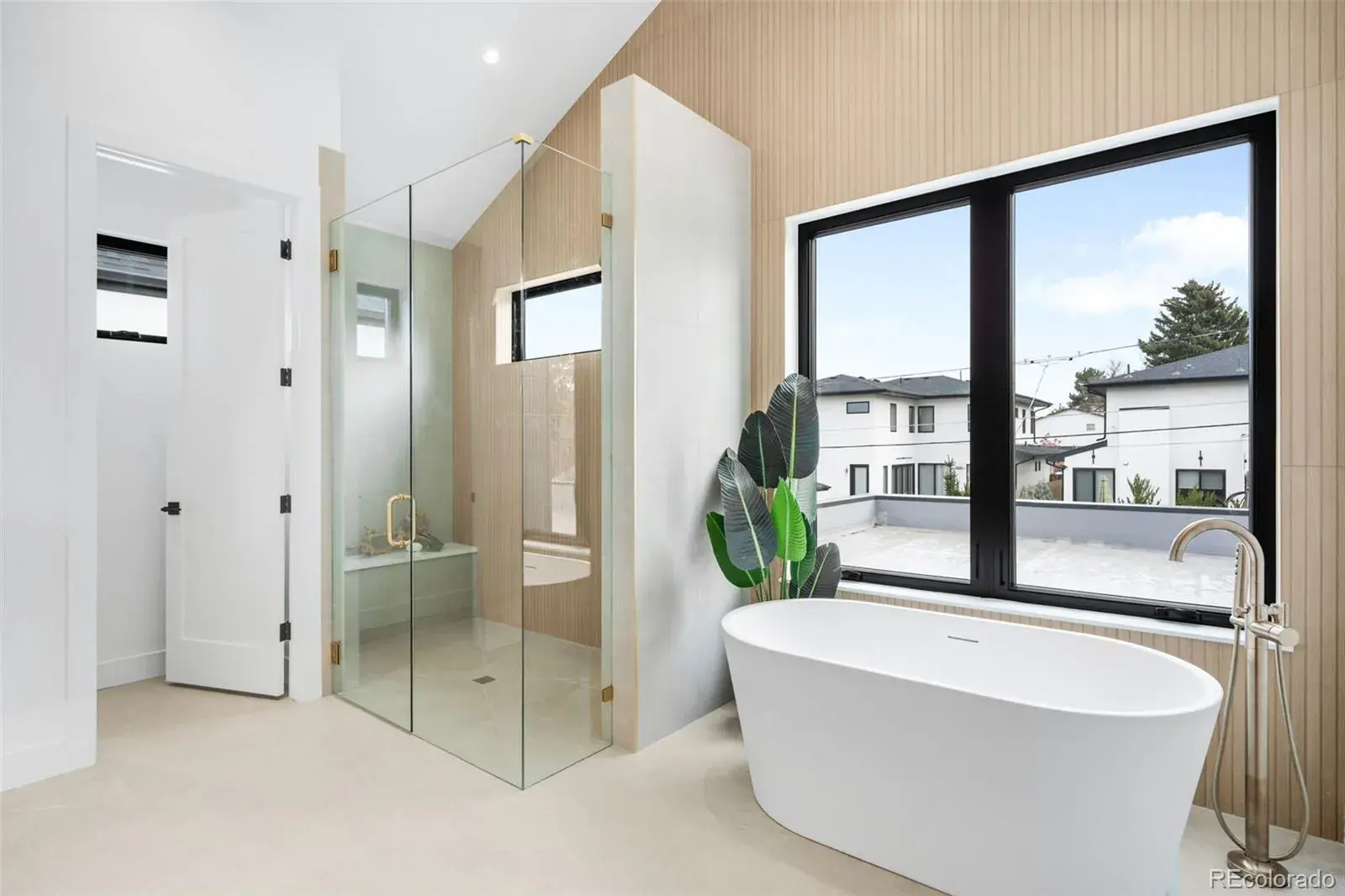 11042025005247 1600 20