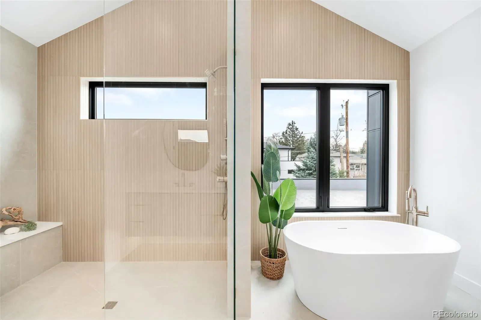 11042025005247 1600 24