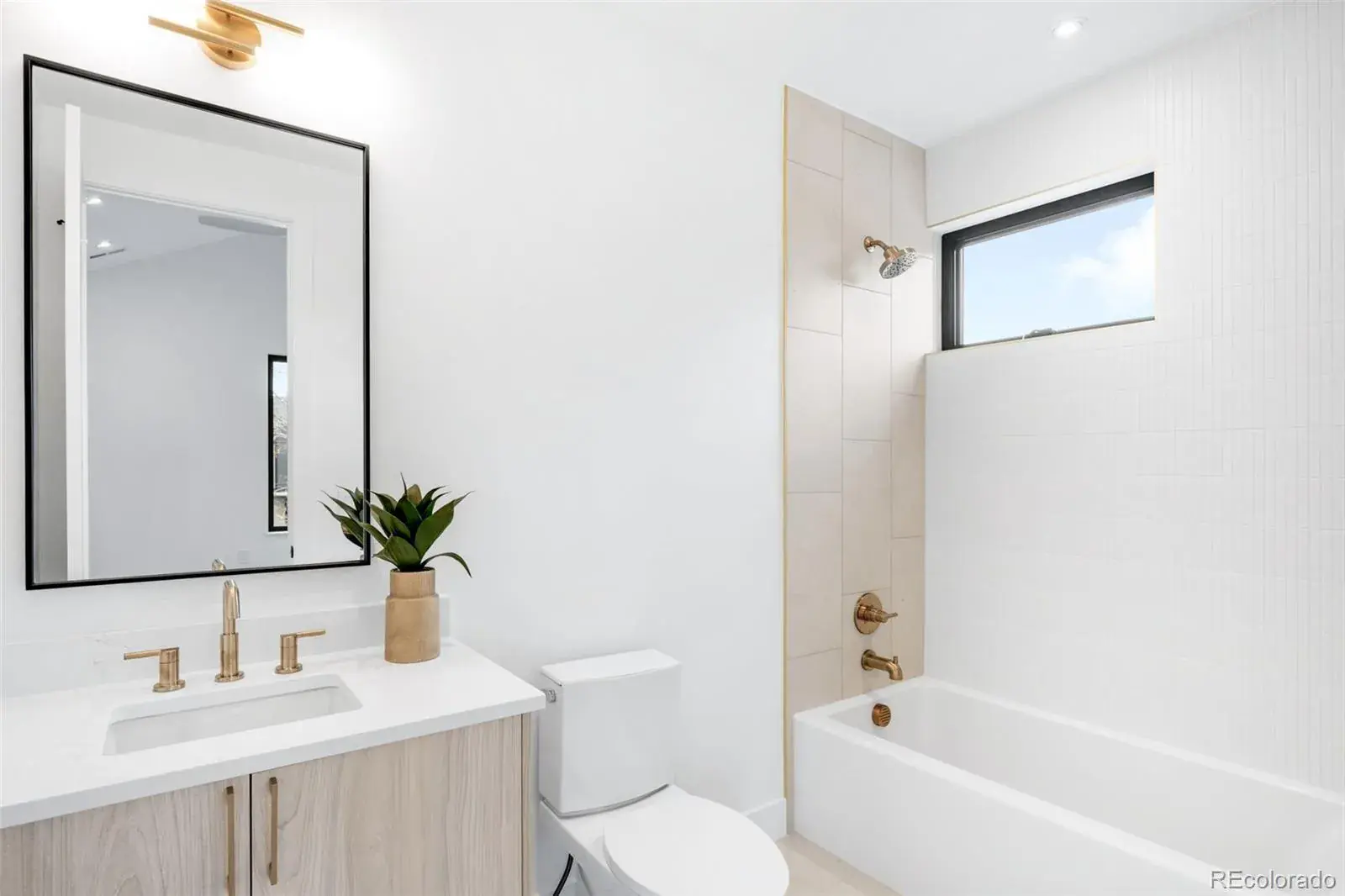 11042025005247 1600 26