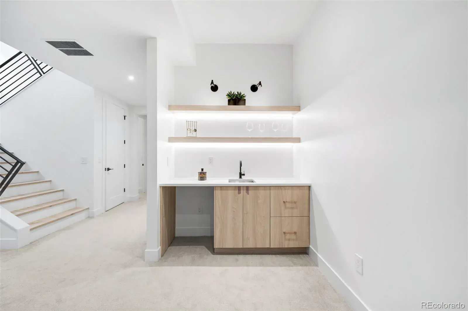 11042025005247 1600 28