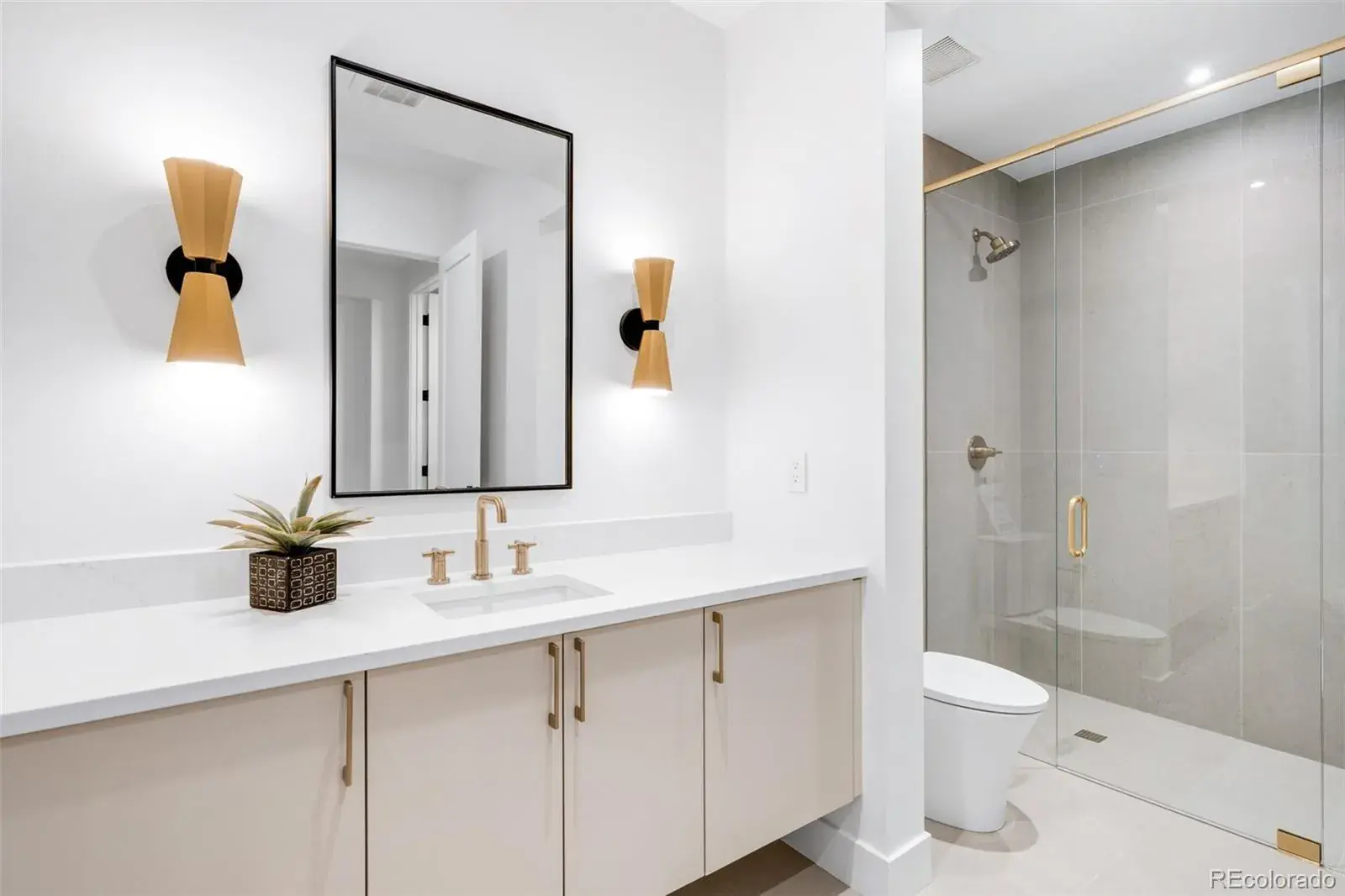 11042025005247 1600 29