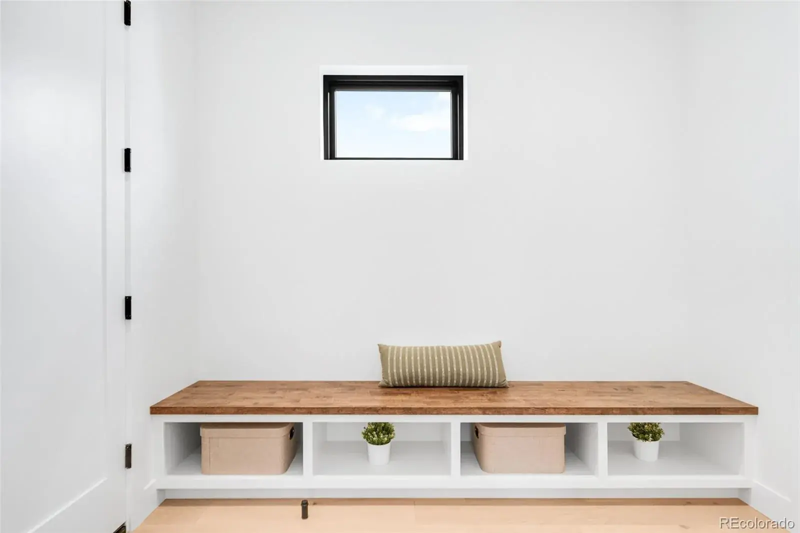 11042025005247 1600 30