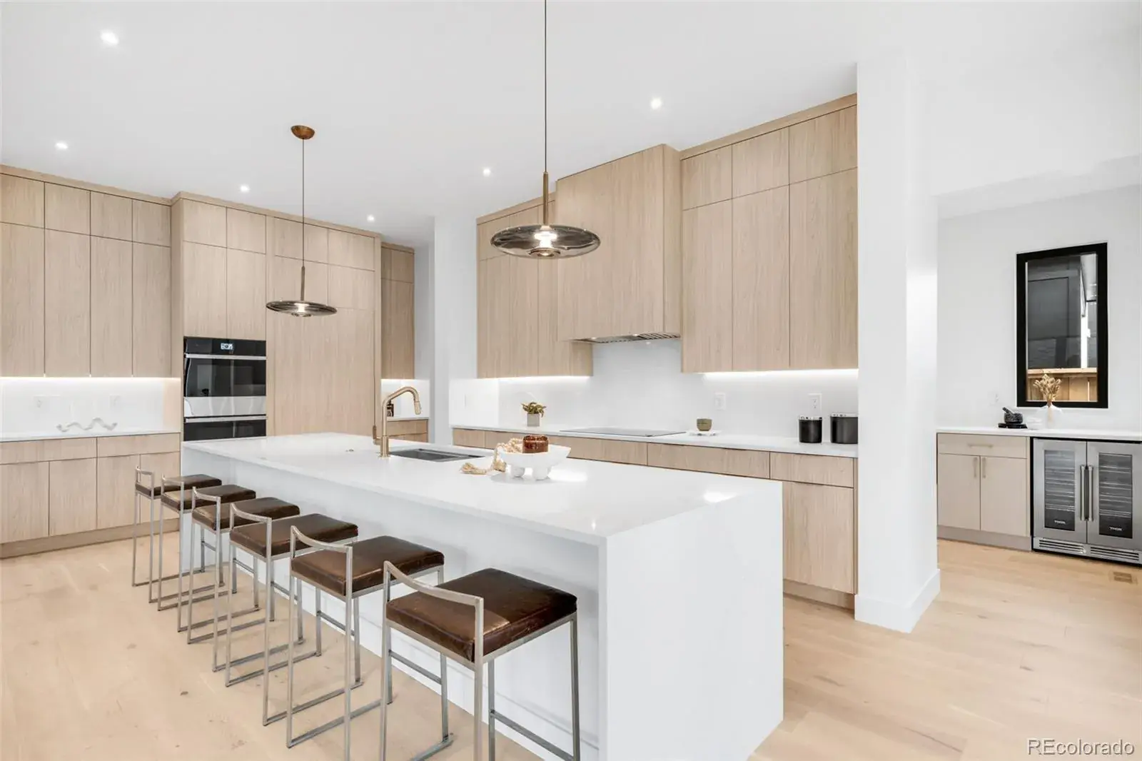 11042025005247 1600 6