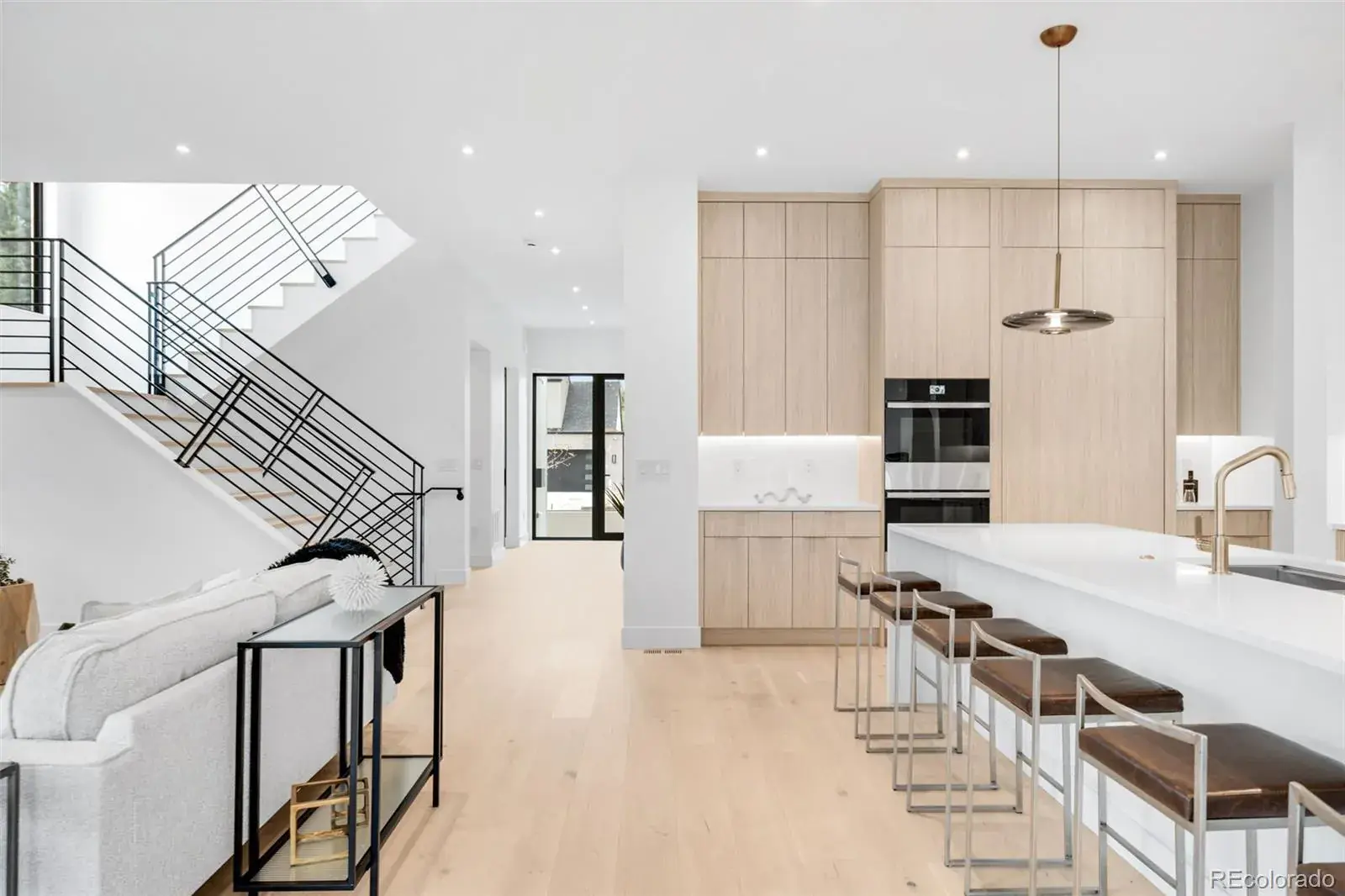 11042025005247 1600 7